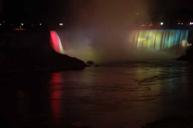 Horseshoe Falls at night